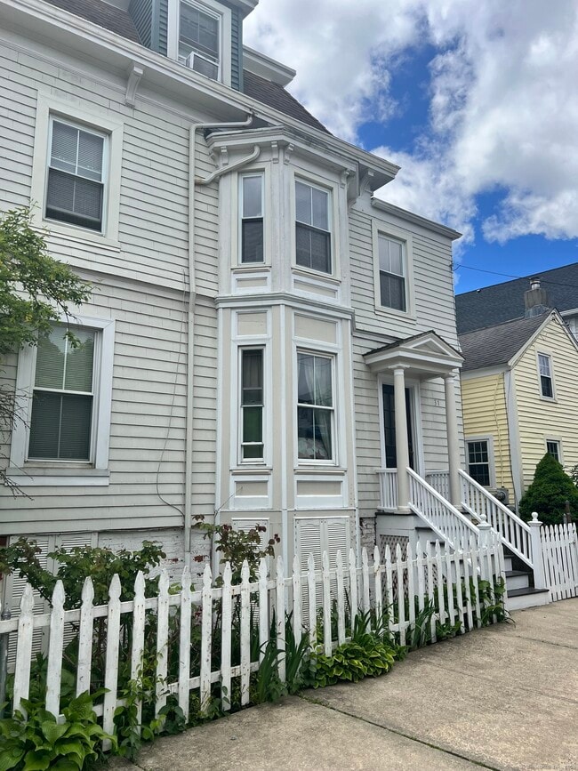31 Elm St in Stonington, CT - Building Photo - Building Photo
