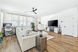 2734 Fantoni St, Unit 208 in Henderson, NV - Building Photo - Building Photo