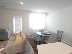440 Bee Cove Way in Pendleton, SC - Foto de edificio - Building Photo