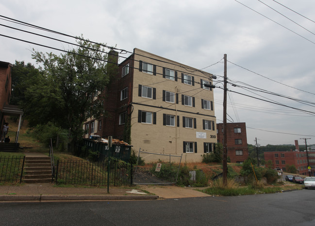 300 37th St SE in Washington, DC - Building Photo - Building Photo