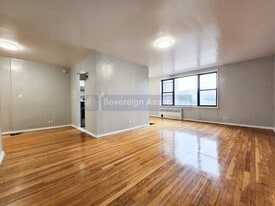 210 W 251st St, Unit 4K in Bronx, NY - Building Photo