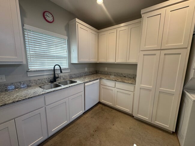 703 Maple St, Unit 703