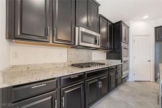 8103 Lennox View Ln in Las Vegas, NV - Foto de edificio - Building Photo