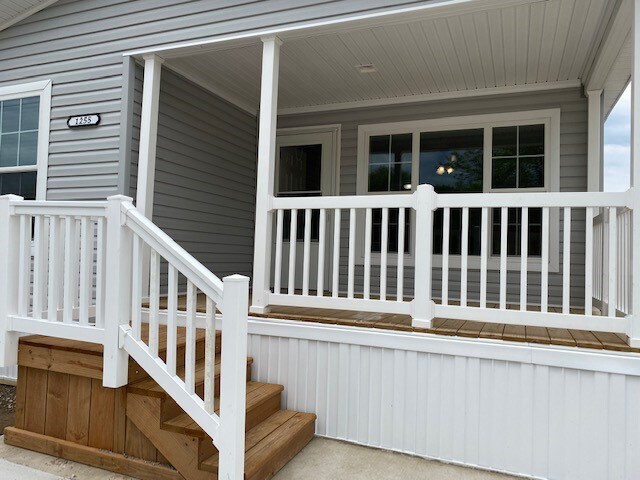 1122 Stoneridge Ct in Mt. Pleasant, MI - Building Photo