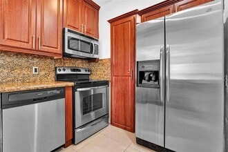 437 Swan Ave in Miami Springs, FL - Building Photo - Building Photo