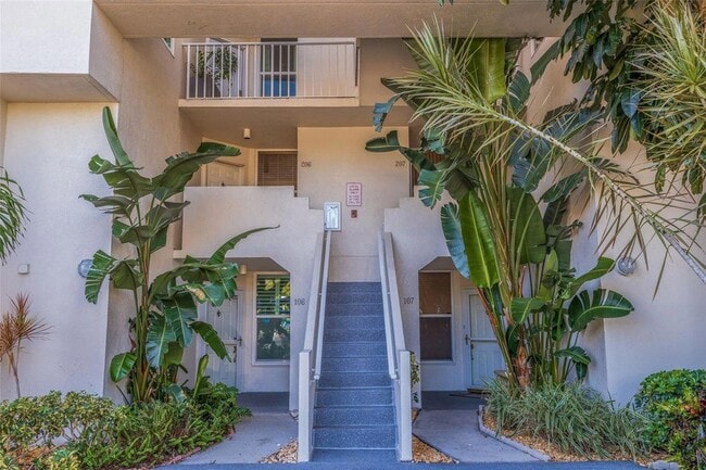 5281 Isla Key Blvd S, Unit 206 in St. Petersburg, FL - Foto de edificio - Building Photo