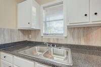 5220 Chapman St photo'