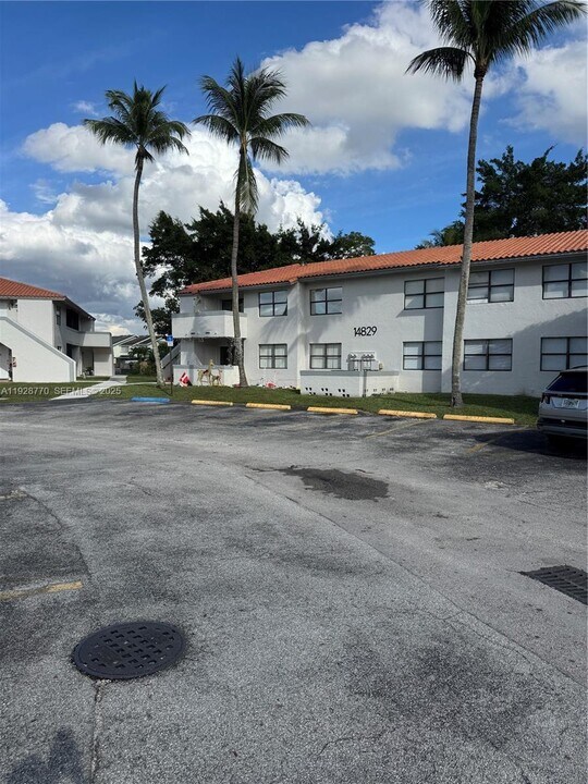 14829 SW 80th St in Miami, FL - Building Photo