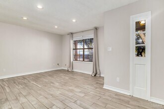 207 McClure Dr in Gulf Breeze, FL - Building Photo - Building Photo