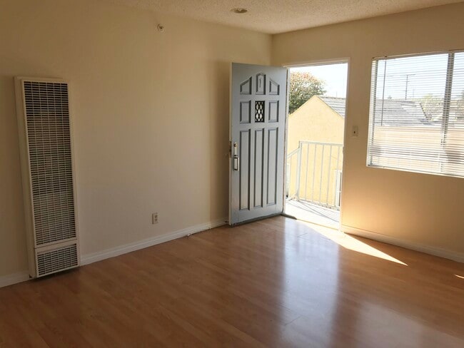 4553 W 116th St, Unit 1 in Hawthorne, CA - Building Photo - Building Photo