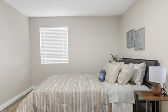 2410 W Bruneau Pl in Kennewick, WA - Building Photo - Building Photo