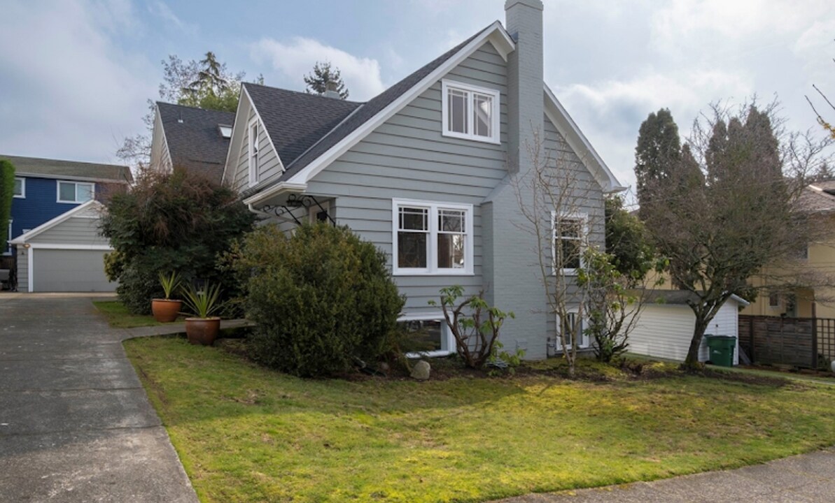 3828 Corliss Ave N in Seattle, WA - Building Photo