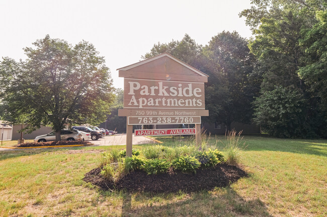 Parkside Apartments in Coon Rapids, MN - Foto de edificio - Building Photo