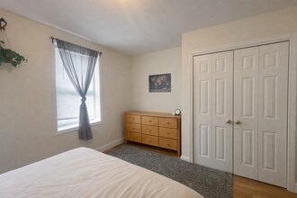 1056 Cambridge St, Unit 3R in Cambridge, MA - Foto de edificio - Building Photo