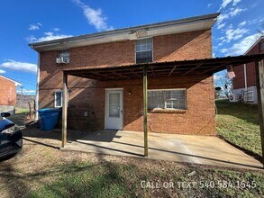 2826 Idlewild Blvd NE in Roanoke, VA - Foto de edificio - Building Photo