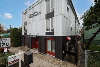 4241 N Massachusetts Ave in Portland, OR - Building Photo - Building Photo