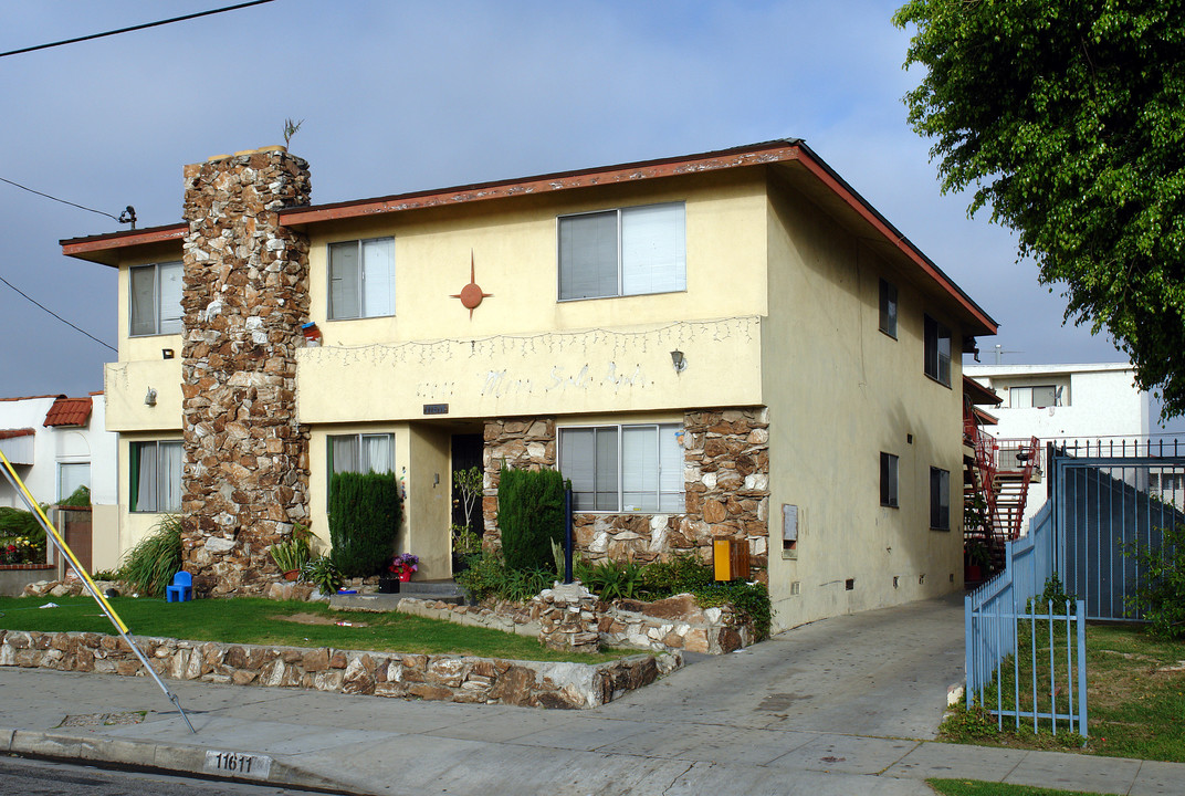 11611 York Ave in Hawthorne, CA - Foto de edificio