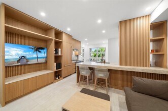 701 Crandon Blvd in Key Biscayne, FL - Building Photo - Building Photo