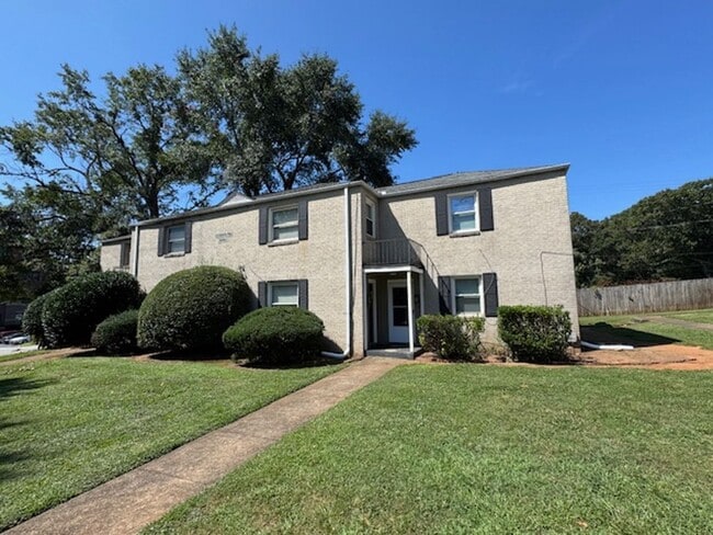 605 University Ridge