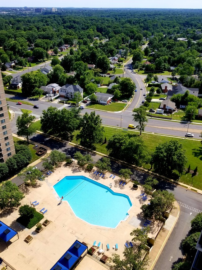 Skyline Towers in Falls Church, VA - Building Photo - Building Photo