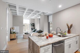 3 Benjamin Franklin Pky, Unit 515 in Philadelphia, PA - Building Photo