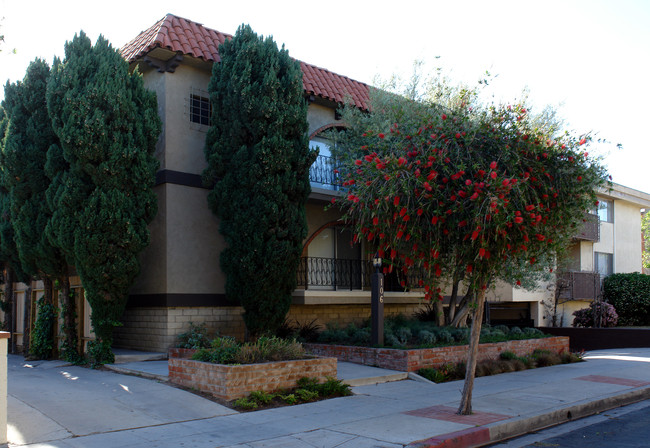 106 N Eucalyptus Ave in Inglewood, CA - Foto de edificio - Building Photo