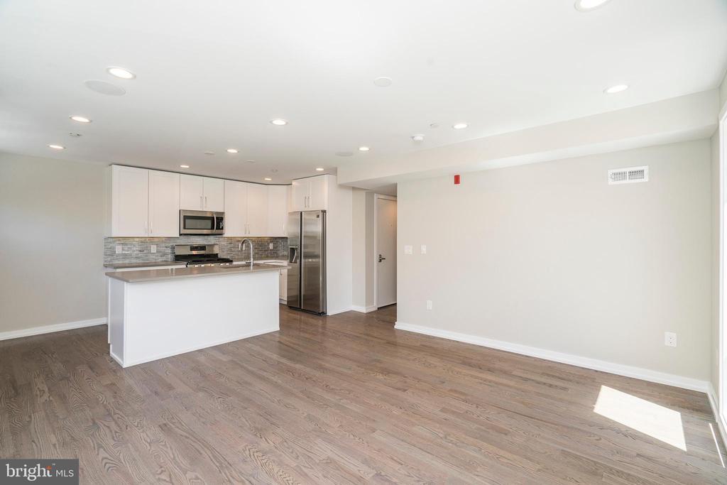 1701 Bainbridge St in Philadelphia, PA - Building Photo