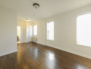 1900 N Lincoln Ave, Unit 1912-302 in Chicago, IL - Building Photo - Building Photo