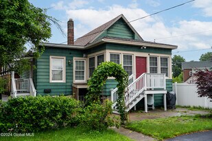 67 Ballston Ave in Saratoga Springs, NY - Building Photo