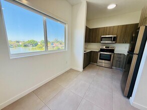 1295 W 69th St in Hialeah, FL - Building Photo - Building Photo