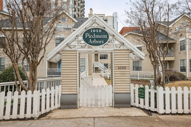 1050 Piedmont Ave NE in Atlanta, GA - Building Photo - Building Photo