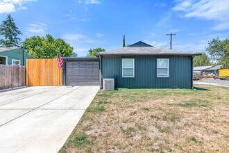 903 Winchester Ave in Medford, OR - Building Photo - Building Photo