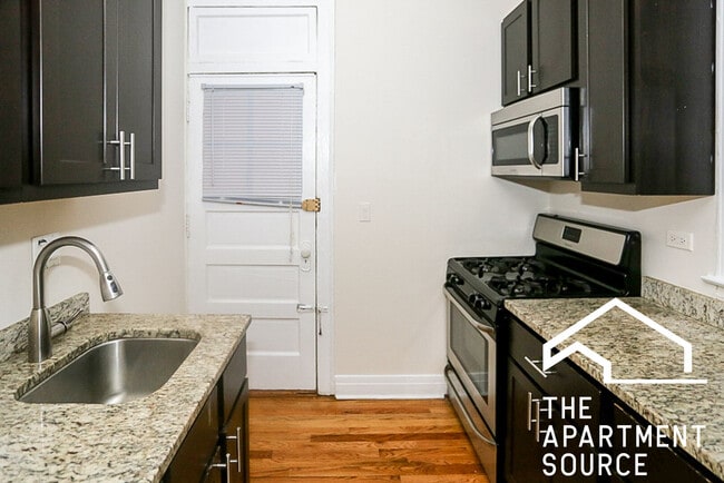 2177 W Giddings St, Unit 3 in Chicago, IL - Foto de edificio - Building Photo