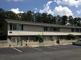 6940 Roswell Rd in Atlanta, GA - Building Photo