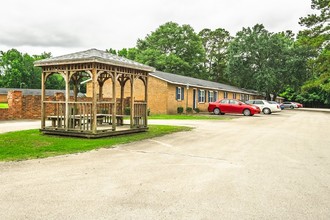 Falling Creek Villas in Kinston, NC - Building Photo - Building Photo