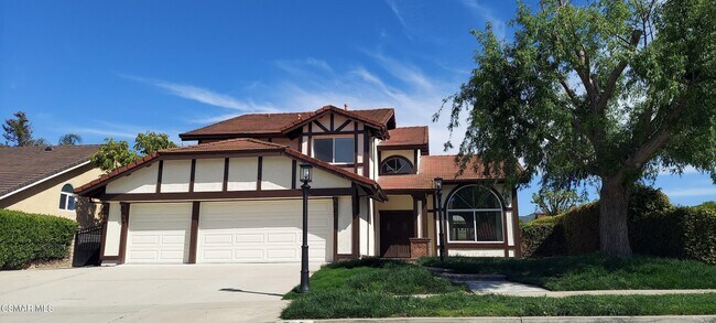 748 Azure Hills Dr in Simi Valley, CA - Building Photo - Building Photo