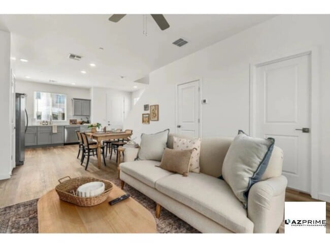 8299 N Sarival Ave in Glendale, AZ - Building Photo - Building Photo