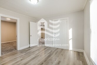 912 N Livingston Ave in Indianapolis, IN - Foto de edificio - Building Photo