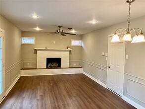 621 Forest Ln in Hurst, TX - Foto de edificio - Building Photo