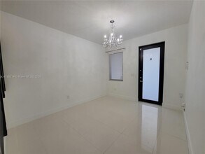 492 SW 91st Pl in Miami, FL - Building Photo - Building Photo