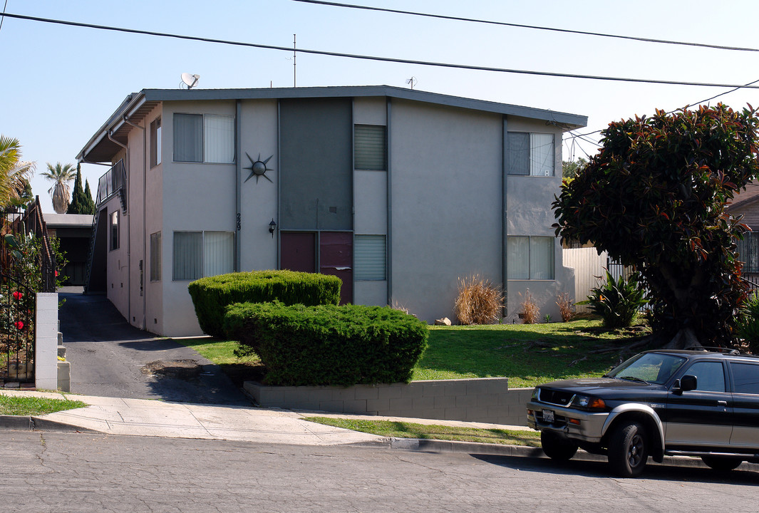 229 E Ivy Ave in Inglewood, CA - Building Photo