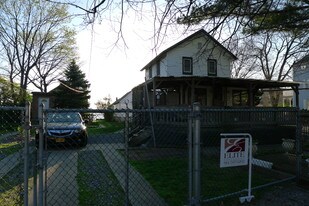 574 Minnieford Ave in Bronx, NY - Building Photo