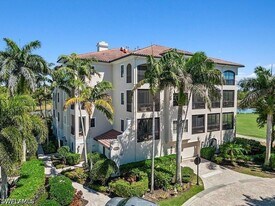 2547 Marquesa Royale Ln in Naples, FL - Building Photo