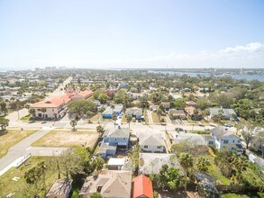 421-423 Braddock Ave in Daytona Beach, FL - Building Photo - Building Photo