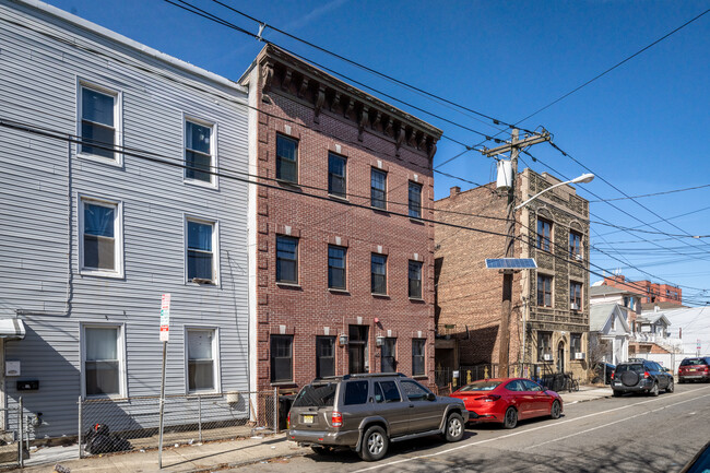 65 Webster Ave in Jersey City, NJ - Building Photo - Building Photo