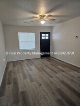 407 Hemlock St in Van Buren, AR - Foto de edificio - Building Photo