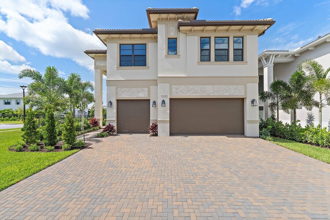 13182 Feathering Wy in Palm Beach Gardens, FL - Foto de edificio