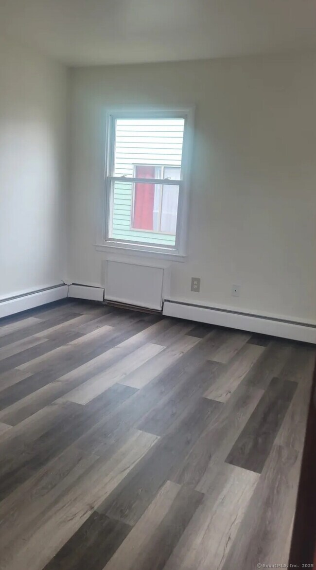 155 Birdseye St-Unit -c10 in Bridgeport, CT - Building Photo - Building Photo
