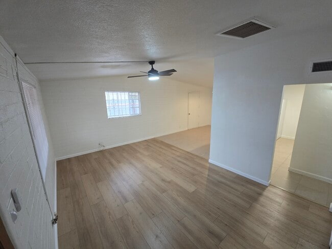 2545 N Flanwill Blvd, Unit 1 in Tucson, AZ - Building Photo - Building Photo