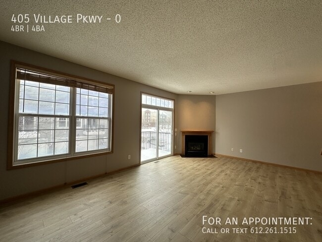 405 Village Pkwy in Circle Pines, MN - Foto de edificio - Building Photo